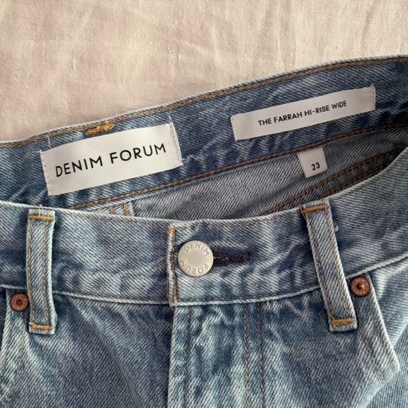 Aritzia Denim Forum The Farrah Hi-rise Wide Jean Size 23 Light Blue Wash - Picture 4 of 6